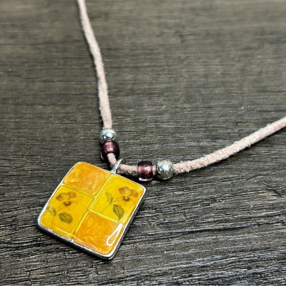 Pretty Vintage Floral Pendant Necklace - Picture 2 of 2